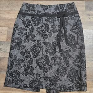 Ann Taylor Wool Blend Floral Embroidery Lined Black & Gray Size 4 Pencil Skirt